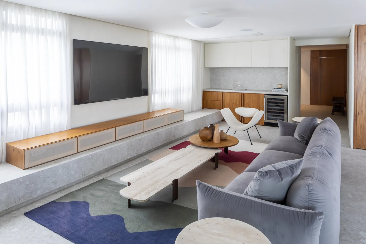 Apartamento com marcenaria em madeira, cozinha e banheiro, Apartamento Brasílio
